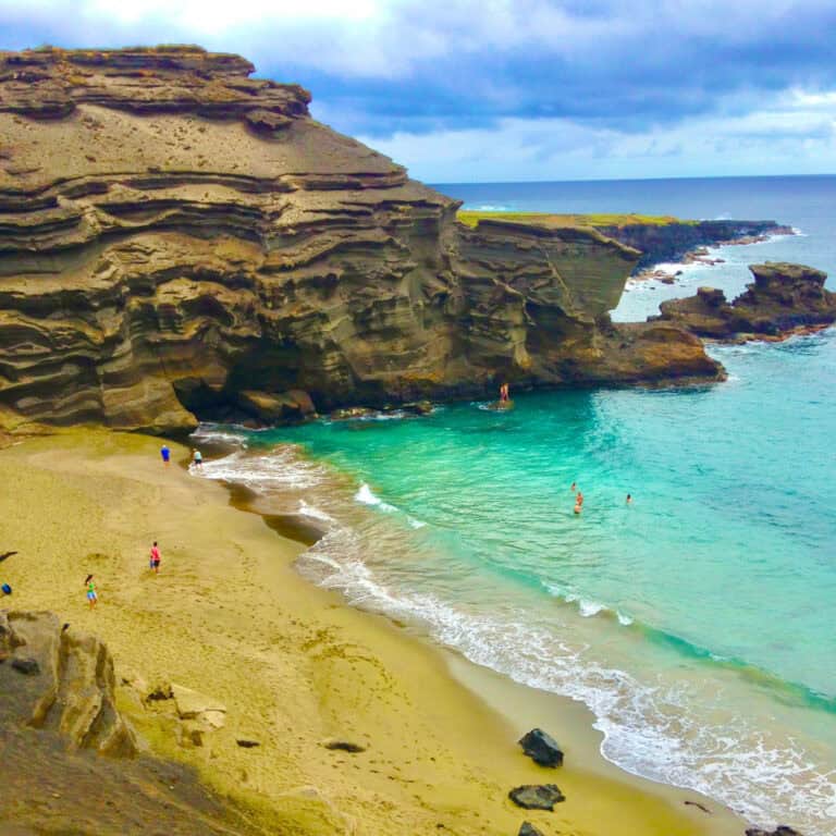 7 Day Hawaii Big Island Itinerary: Waterfalls, Volcanoes & Beaches You Can’t Miss