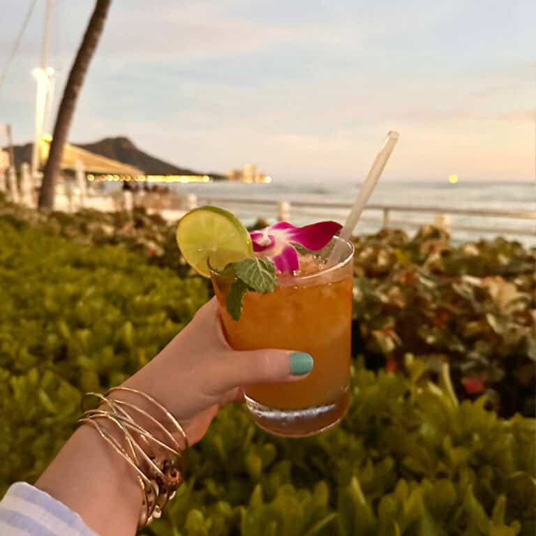 The Best Sunset Drinks in Waikiki? I Tried Them All So You Don’t Have To (You’re Welcome)