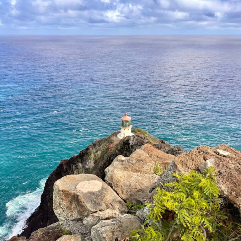This Paved Path on Oʻahu Leads to One of the Most Jaw-Dropping Coastal Views in Hawaii