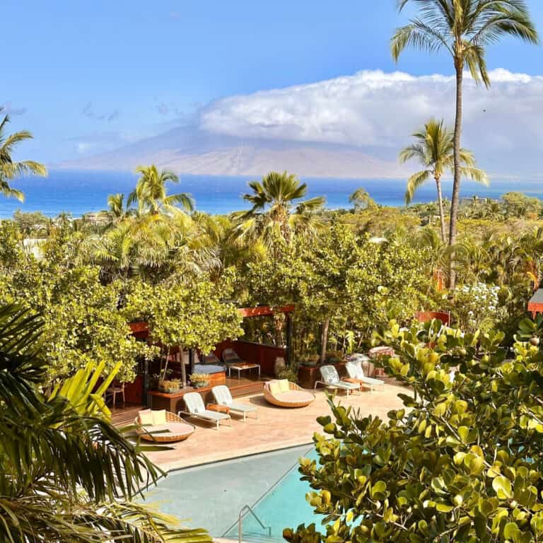 I Just Stayed at Hawaii’s #1 Voted Hotel… But It’s Missing One Big Thing